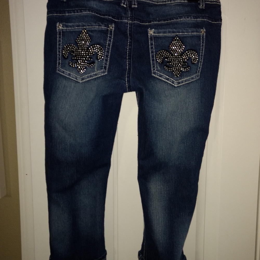 Red rivet jean capris
